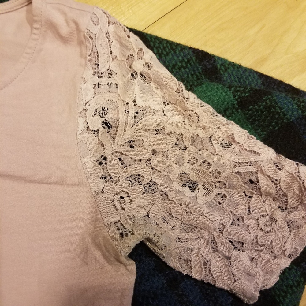 ANN TAYLOR | Lavender Lacey Sleeve Top - Picture 3 of 5